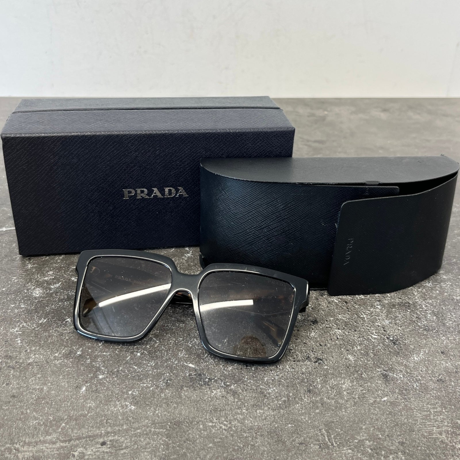 Women's Pr 15Ws Sunglasses Black - Photo 10