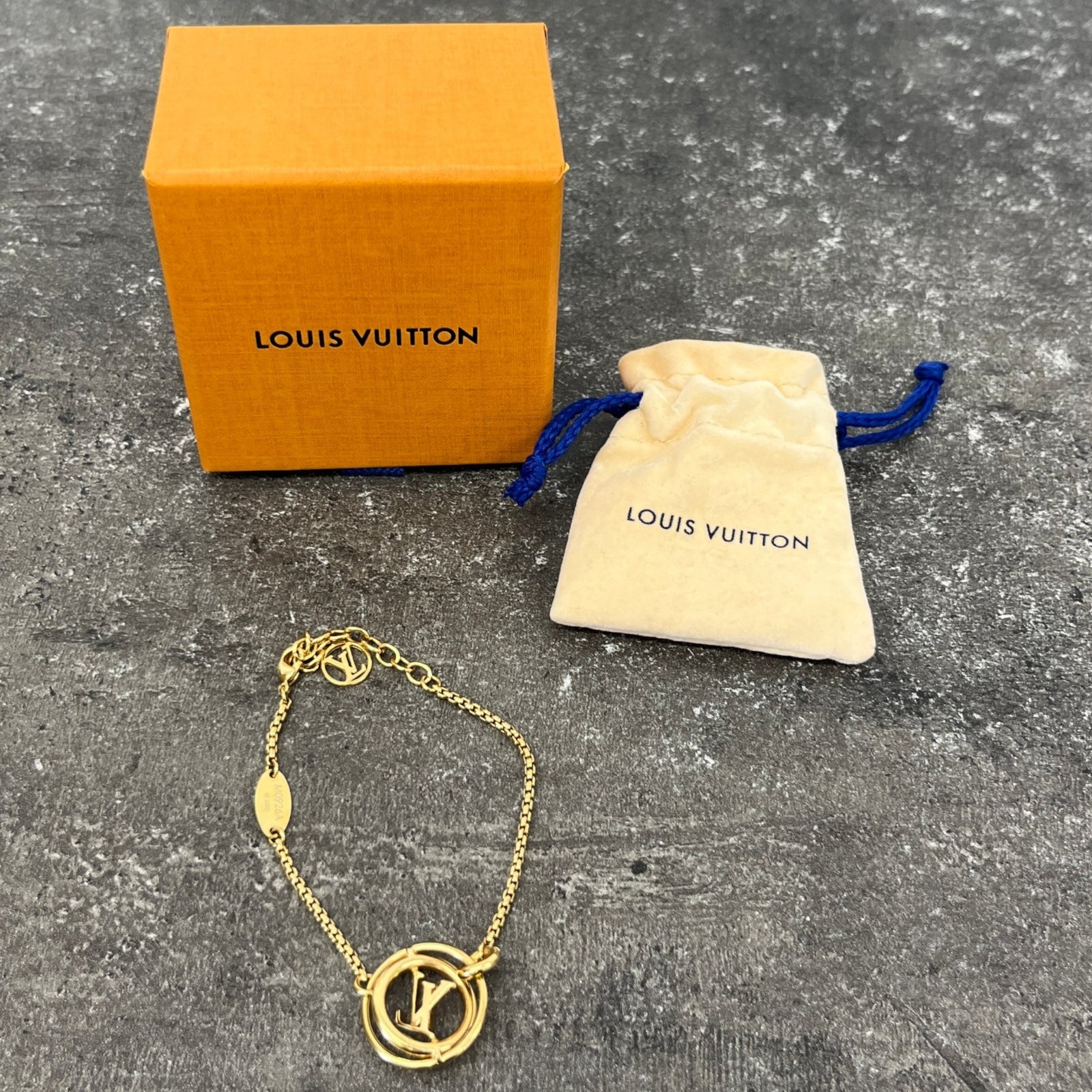 Women's Signature Lv Circle Motif Bracelet Gold - Photo 8