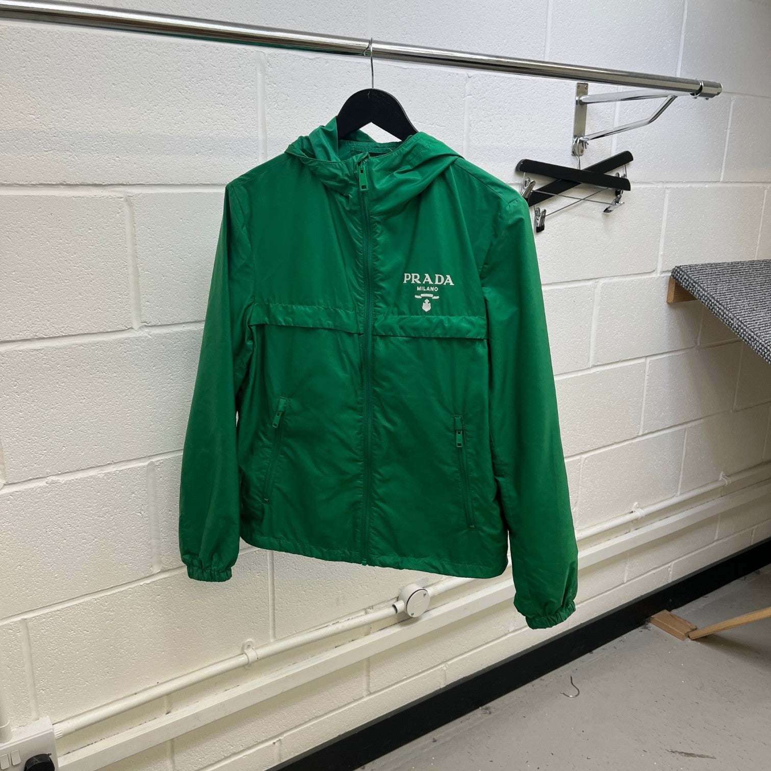 Men's Re-Nylon Logo Windbreaker Green Size XS - Photo 9