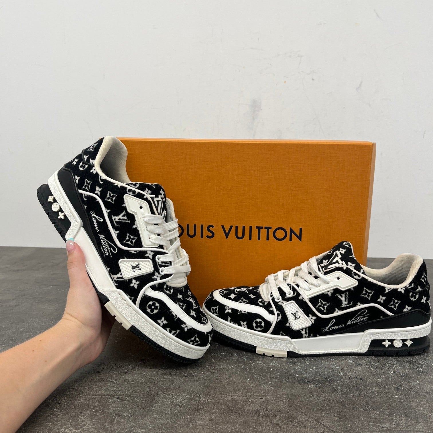 Men's Monogram Lv Low Trainers Black Size EU 42 / UK 8 - Photo 10