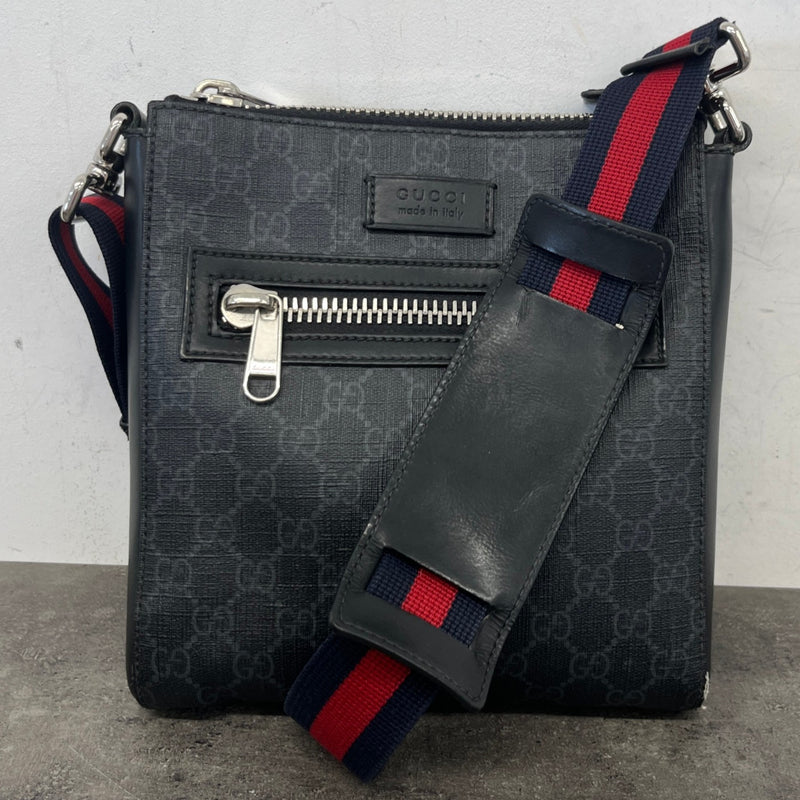 Men's GG Supreme Messenger Bag Black