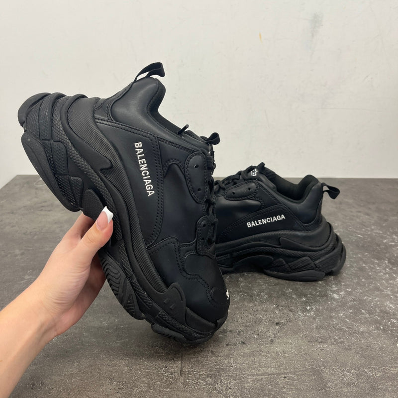 Women's Triple S Low Trainers Black Size UK 6 / EU 39