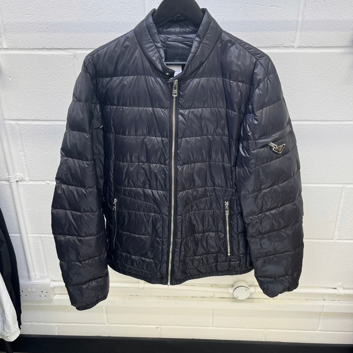 Men's Re-Nylon Plaque Logo Down Jacket Black Size XL - Photo 8