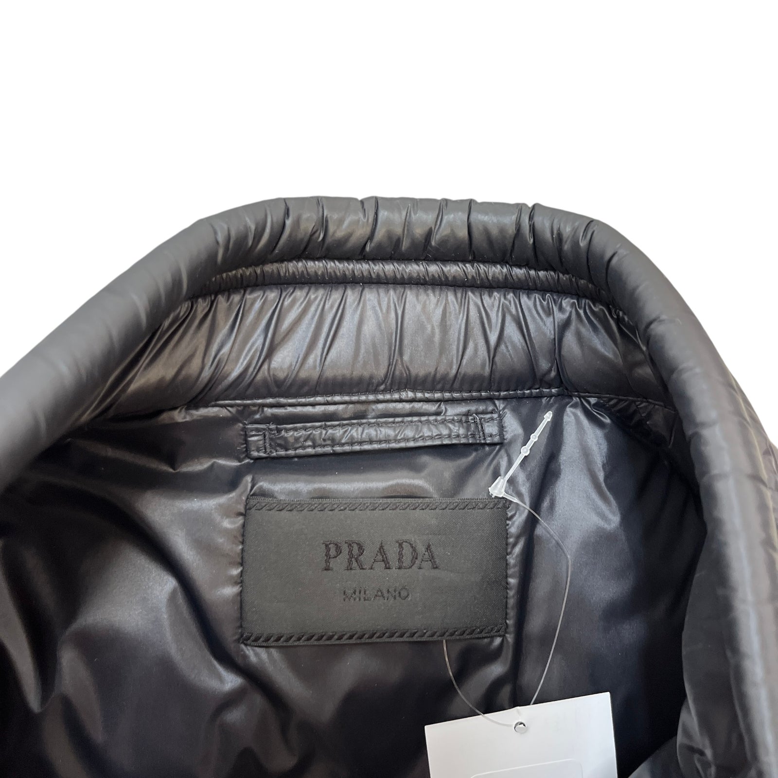 Prada Men's Triangle Logo Plaque Gilet Black Size M - Photo 6