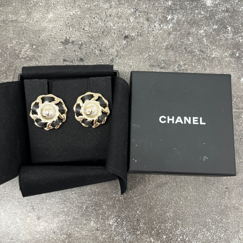 Women's CC Pearl Earrings Black