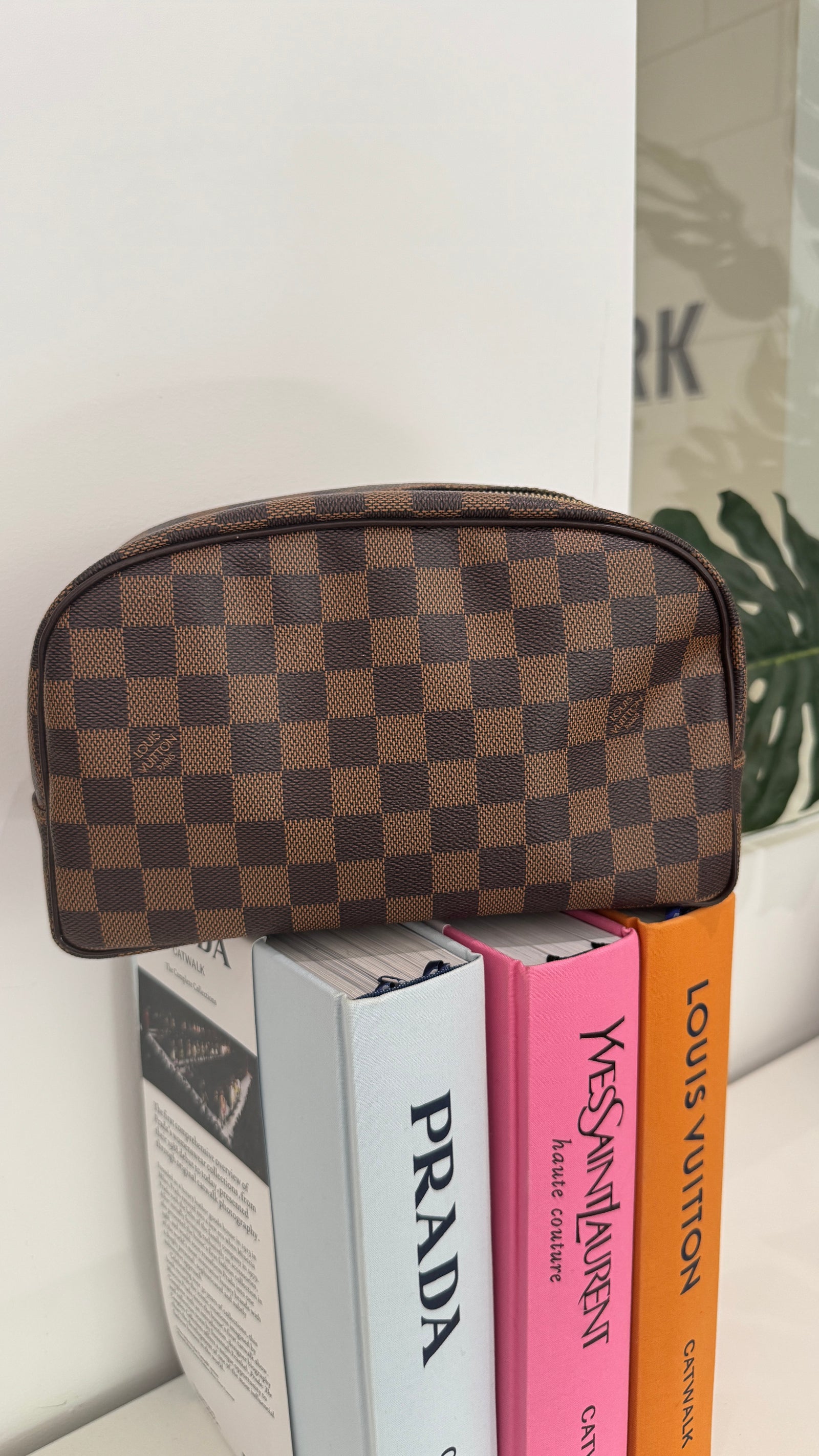 Louis Vuitton Men's Damier Ebene Trousse 25 Toiletry Bag Brown - Photo 14