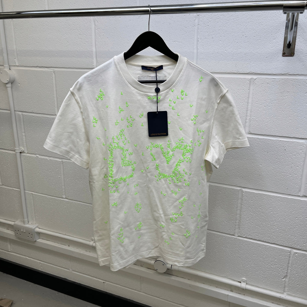 Men's LV Spread Embroidery T-Shirt White Size M - Photo 10