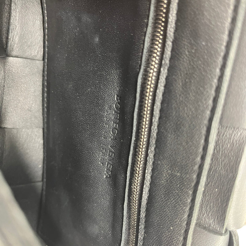 Men's Intrecciato Woven Cassette Bag Black