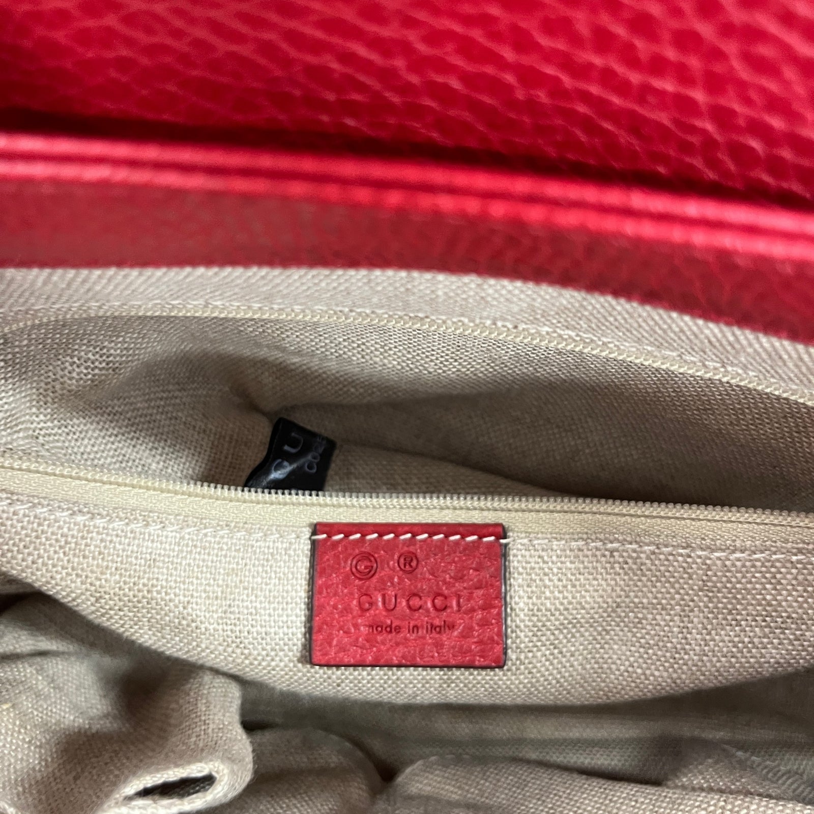 Women's Medium Interlocking G Crossbody Bag Red - Photo 11