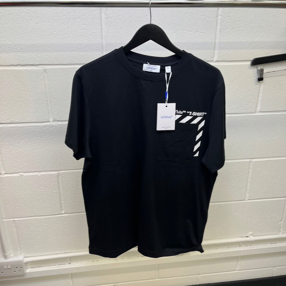 Men's Arrow Logo T-Shirt Black Size L - Photo 8
