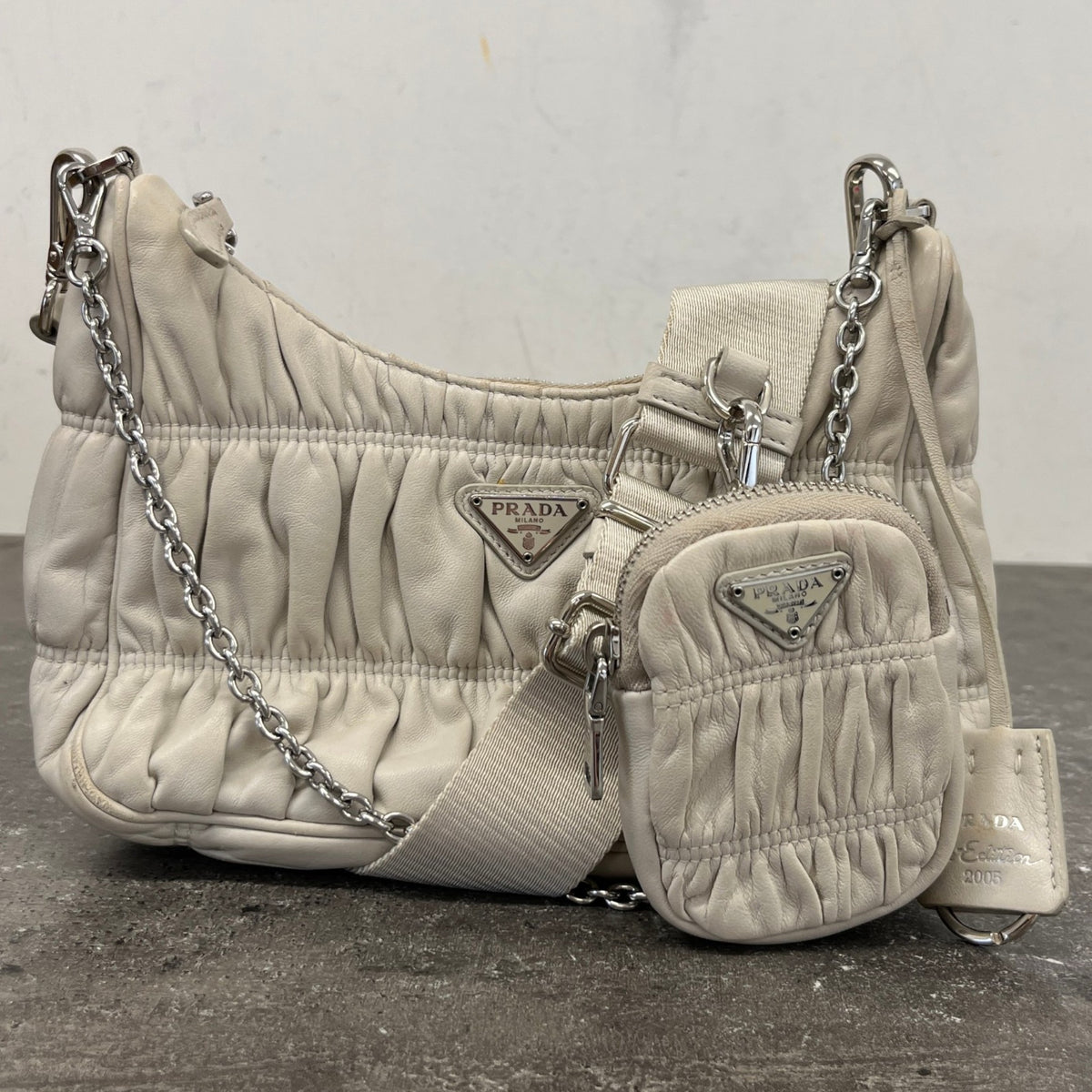 Women's Re-edition 2005 Nappa Gaufré Crossbody Bag Beige - Photo 14