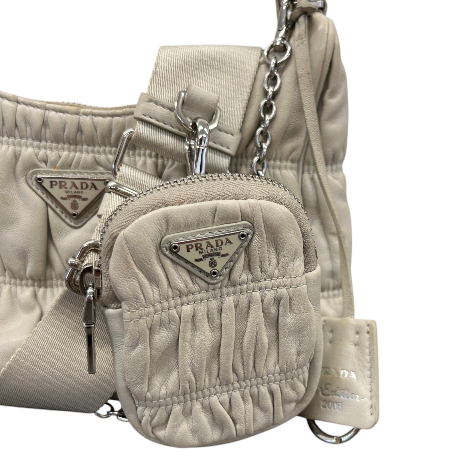 Women's Re-edition 2005 Nappa Gaufré Crossbody Bag Beige - Photo 11