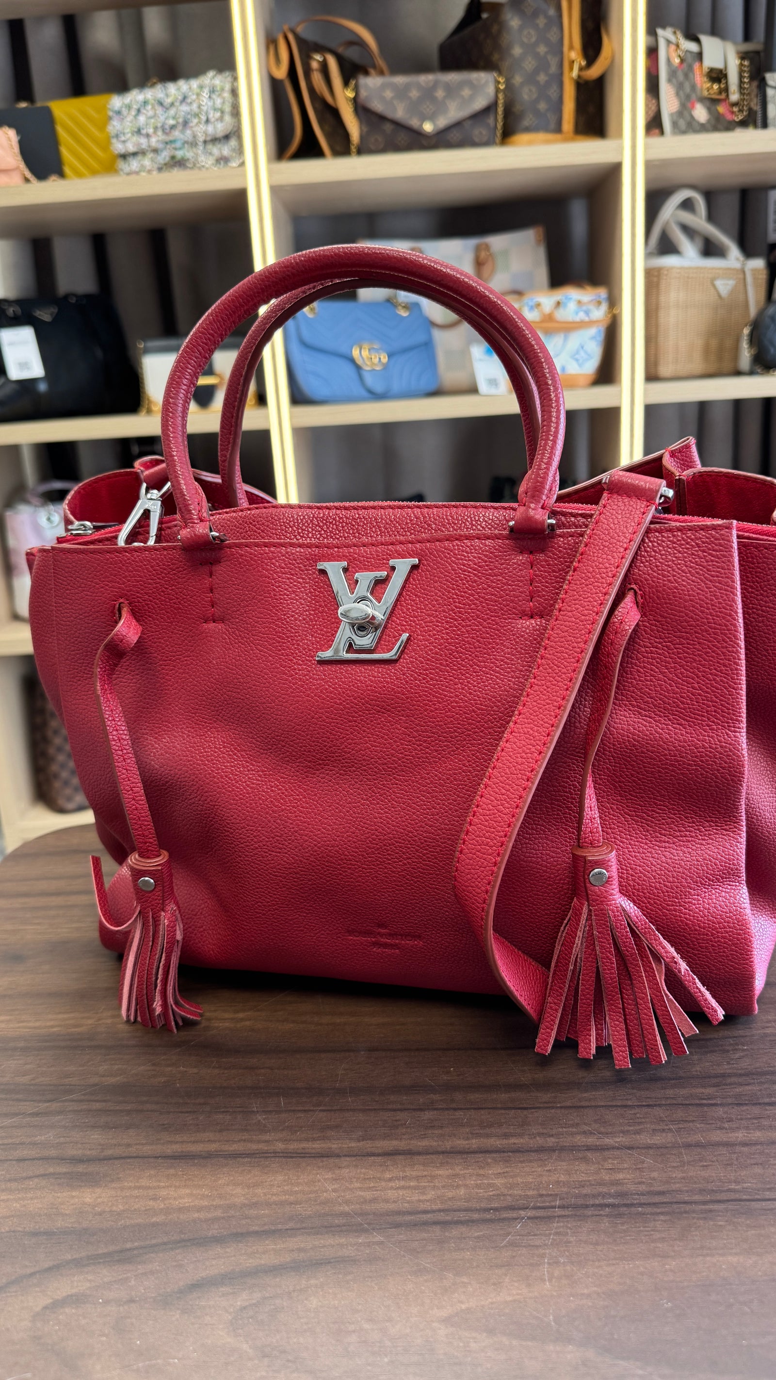 Louis Vuitton Women's Lockmeto Tote Bag Red - Photo 20
