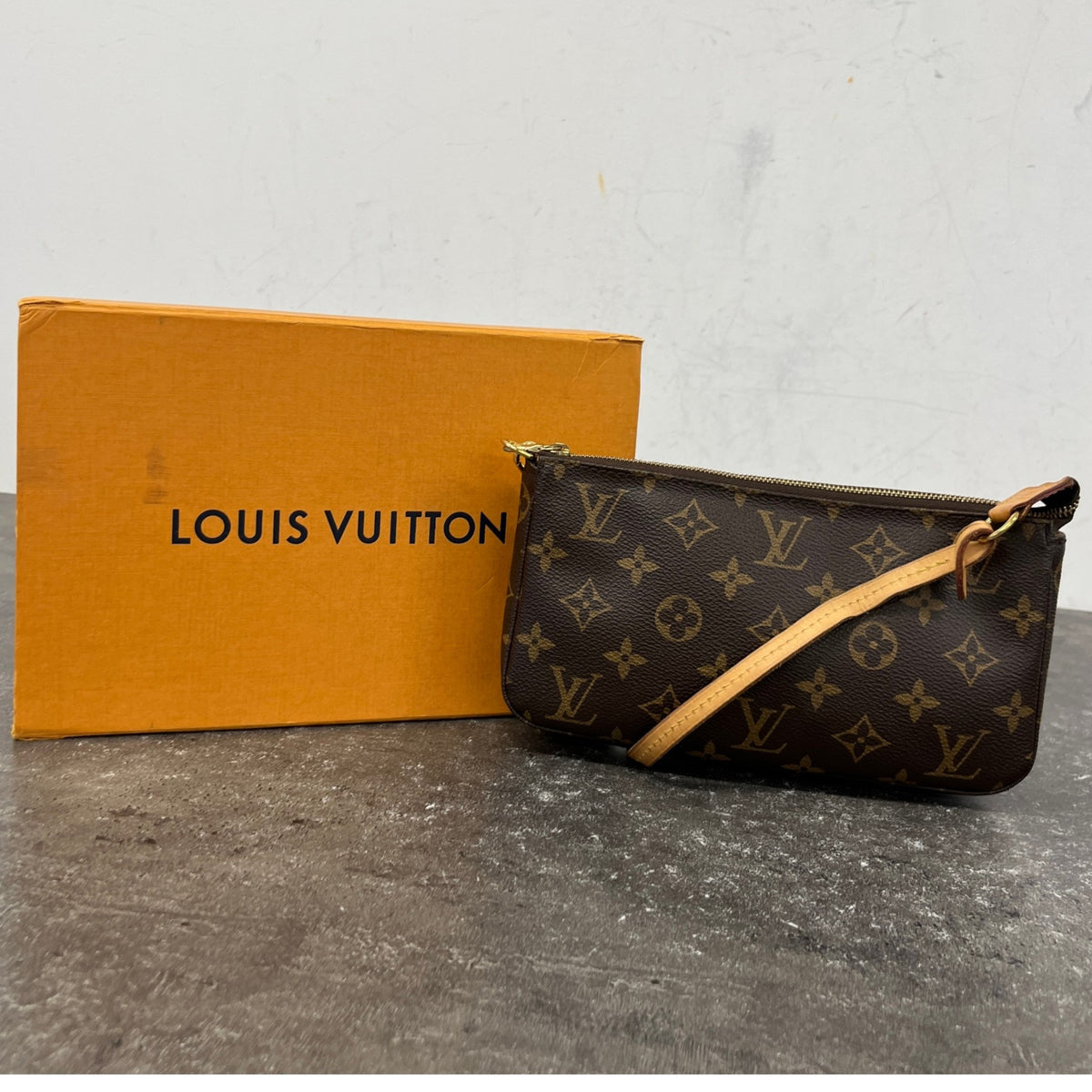 Women's Monogram Pochette Accessories Handbag Brown - Photo 12