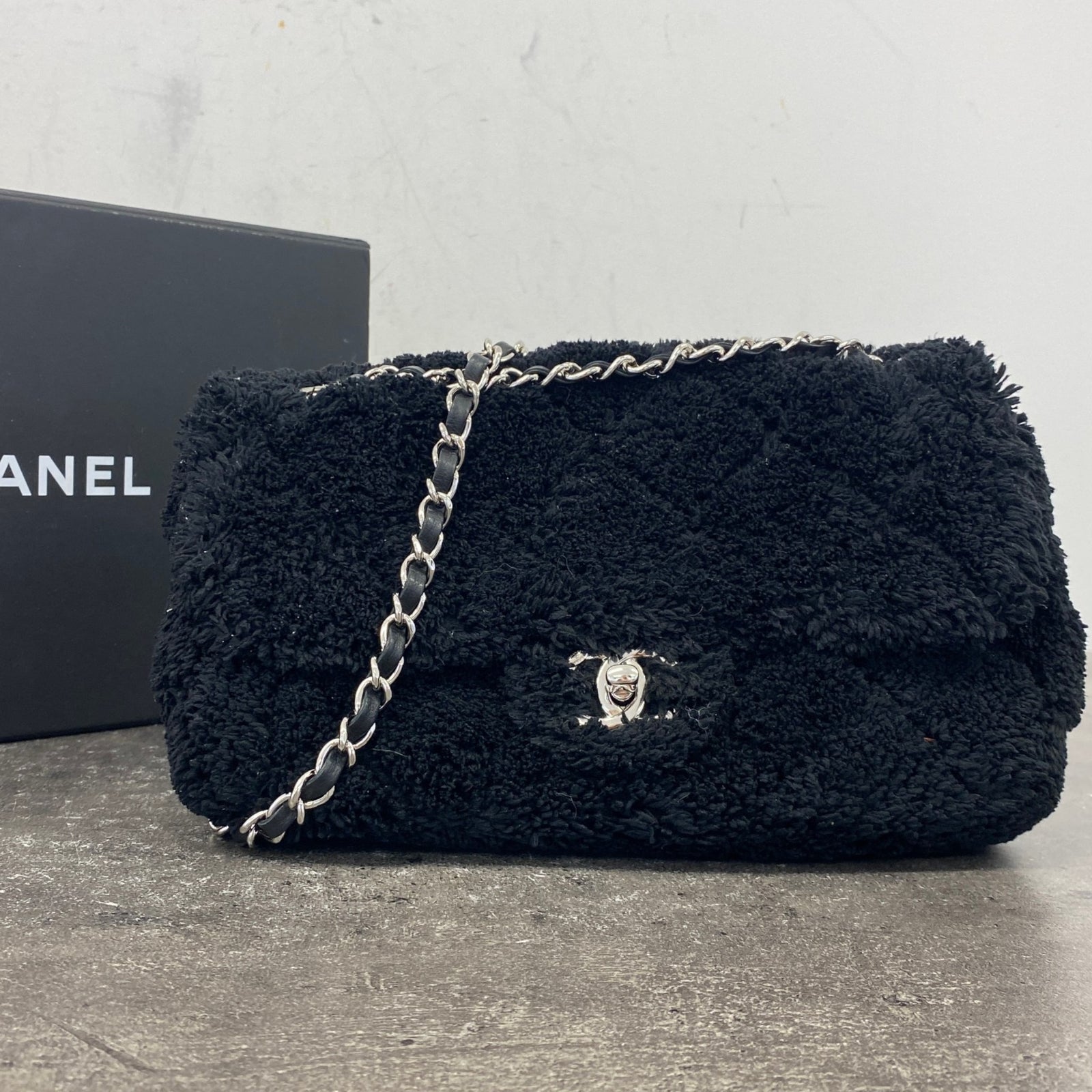 Women's Shearling Classic Fur Single Flap Bag Black - Photo 11