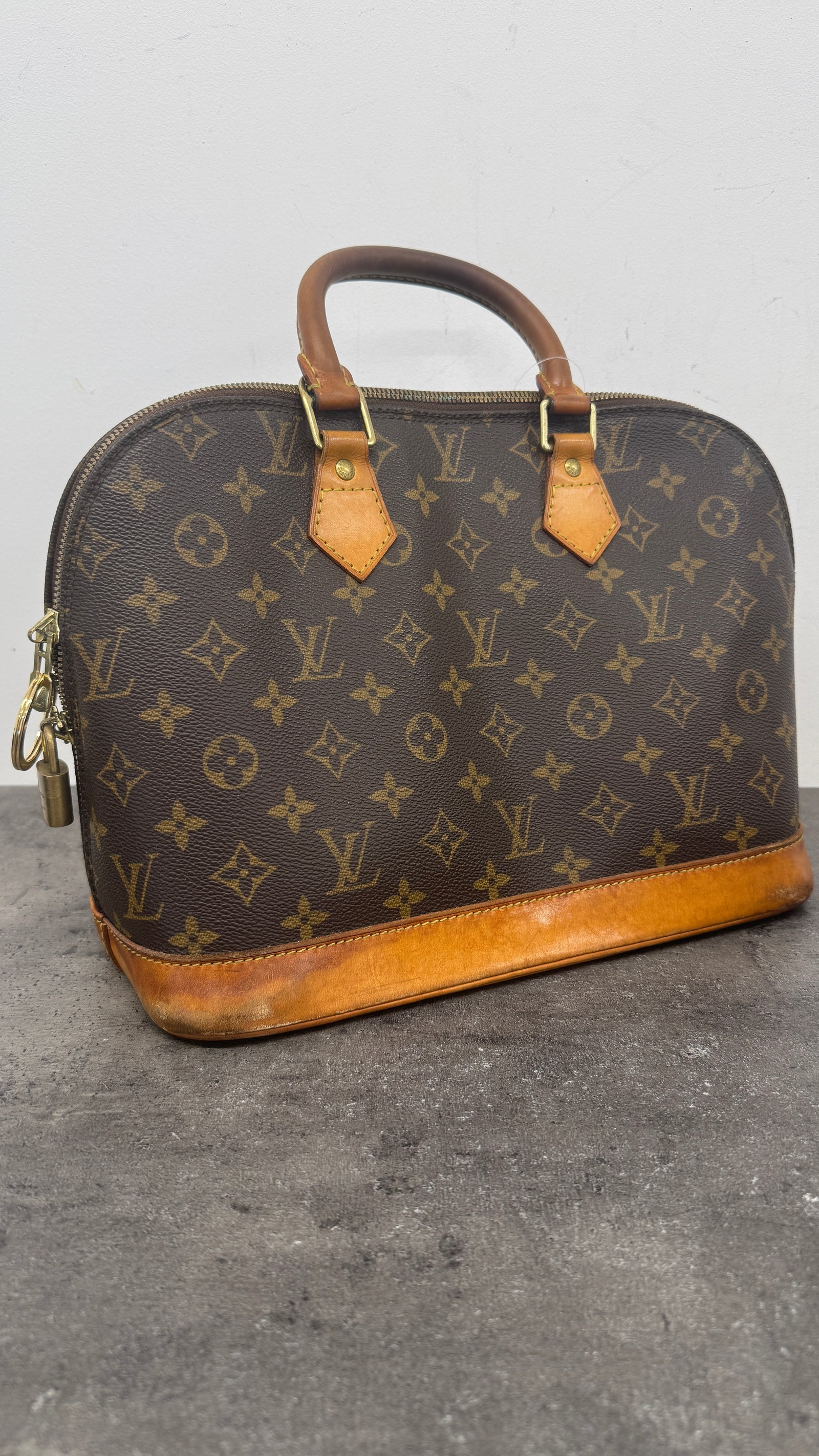 Louis Vuitton Women's Monogram Alma Handbag Brown - Photo 12