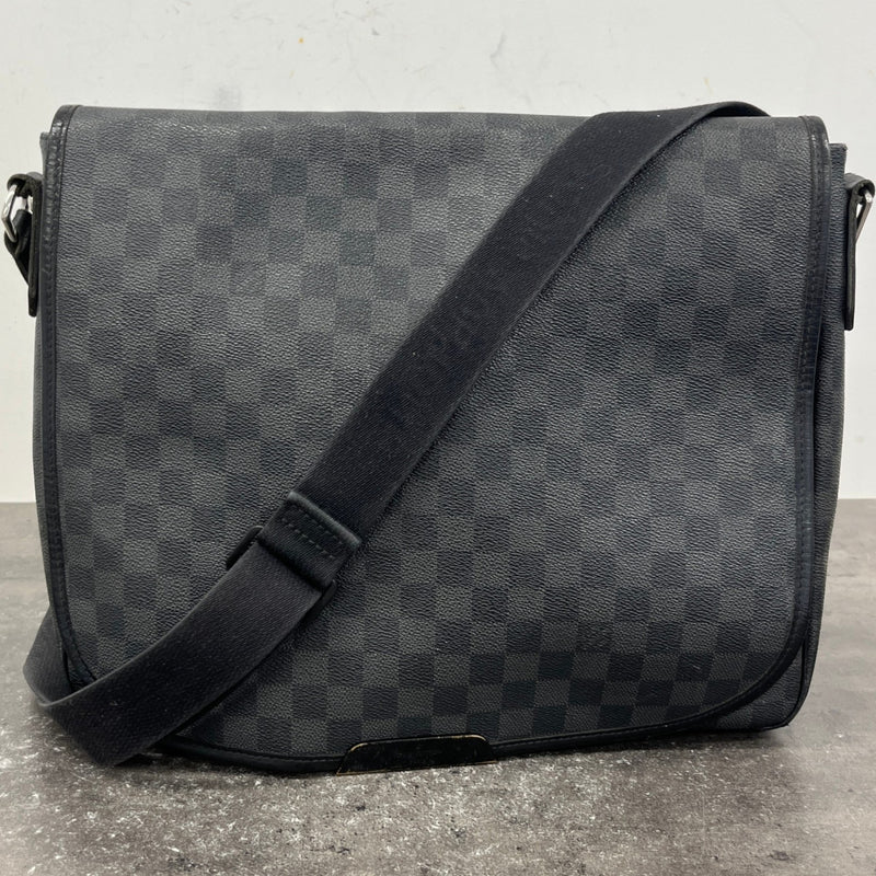 Men's Damier Graphite Daniel Mm Messenger Bag Black