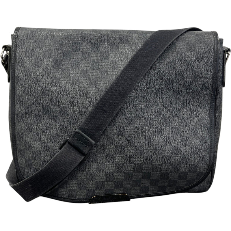 Men's Damier Graphite Daniel Mm Messenger Bag Black