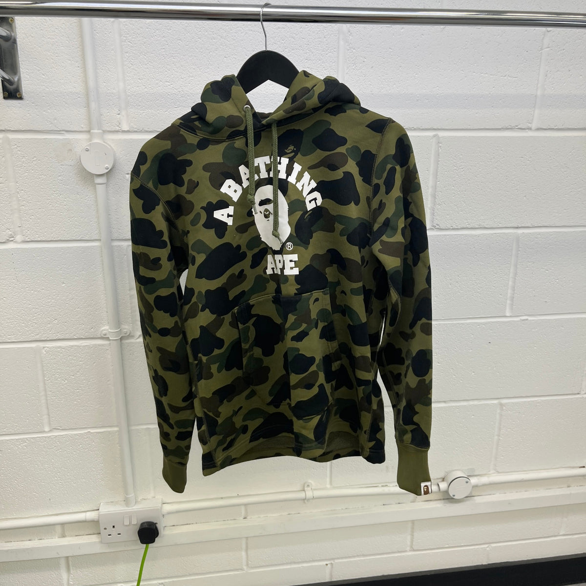 Men's Logo Print camo Hoodie Green Size S - Photo 8