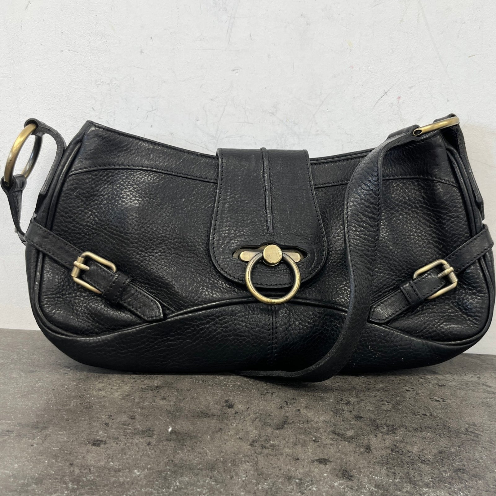 Women's Ring Lock Handbag Black - Photo 12