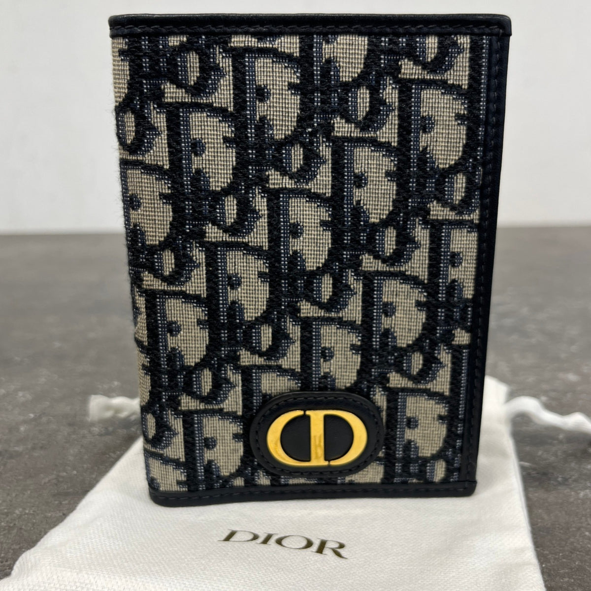 Women's Oblique 30 Montaigne Passport Holder Navy - Photo 8