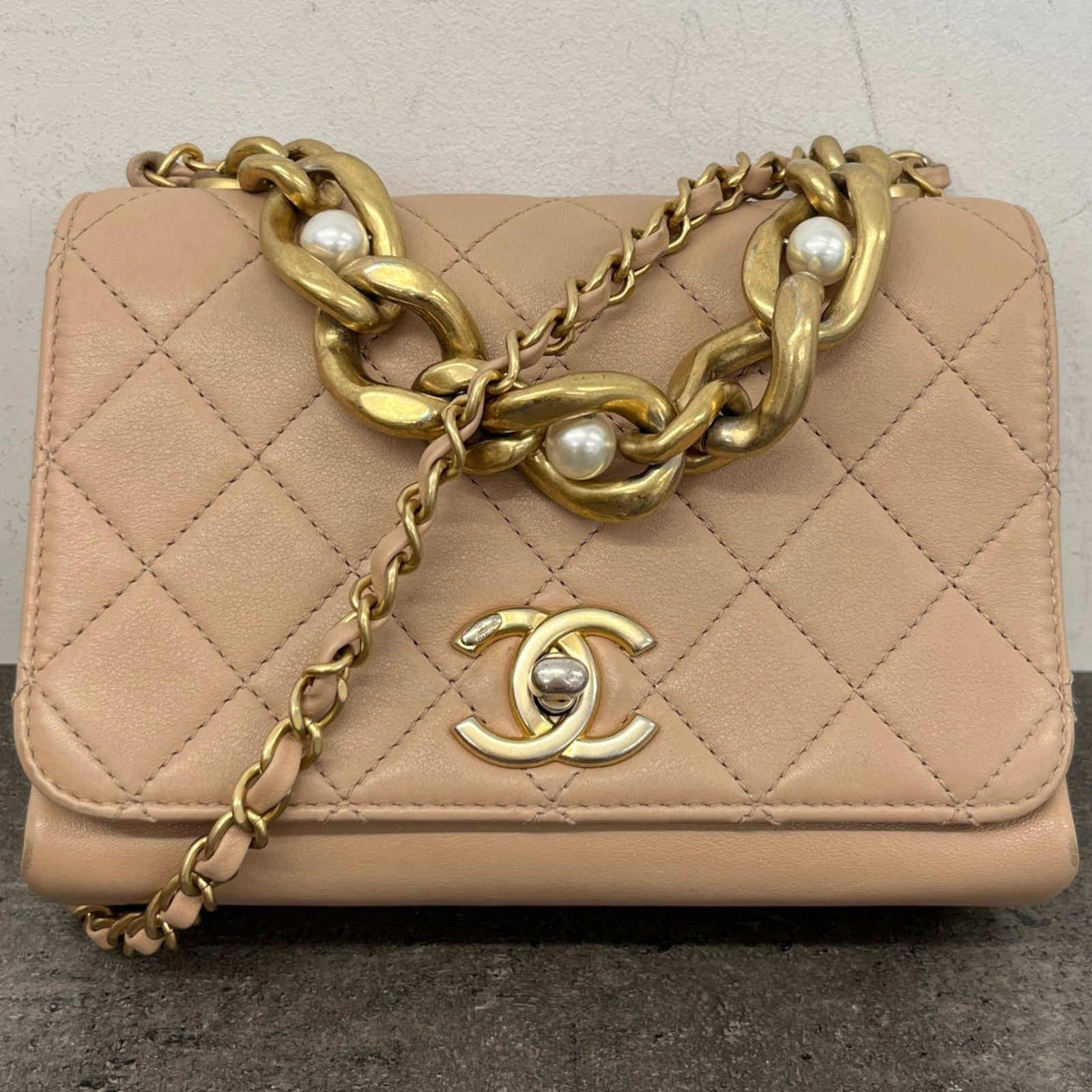 Women's Cc Pearl Chain Crossbody Flap Bag Pink - Photo 15