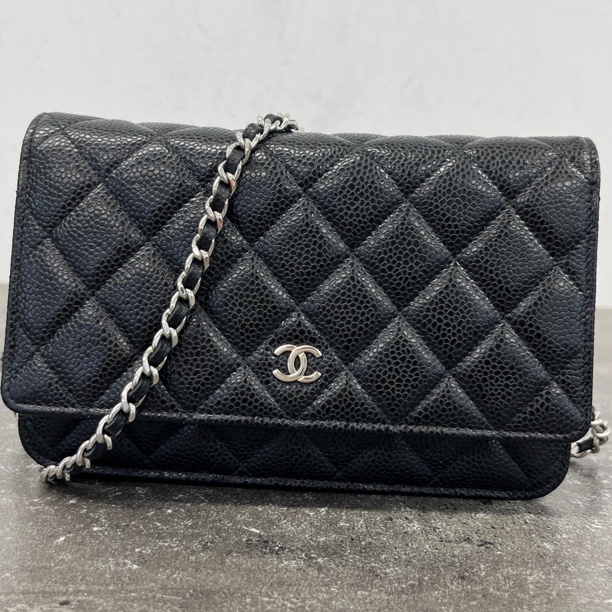 Women's Caviar Quilted Classic Wallet On Chain Crossbody Bag Black - Photo 13