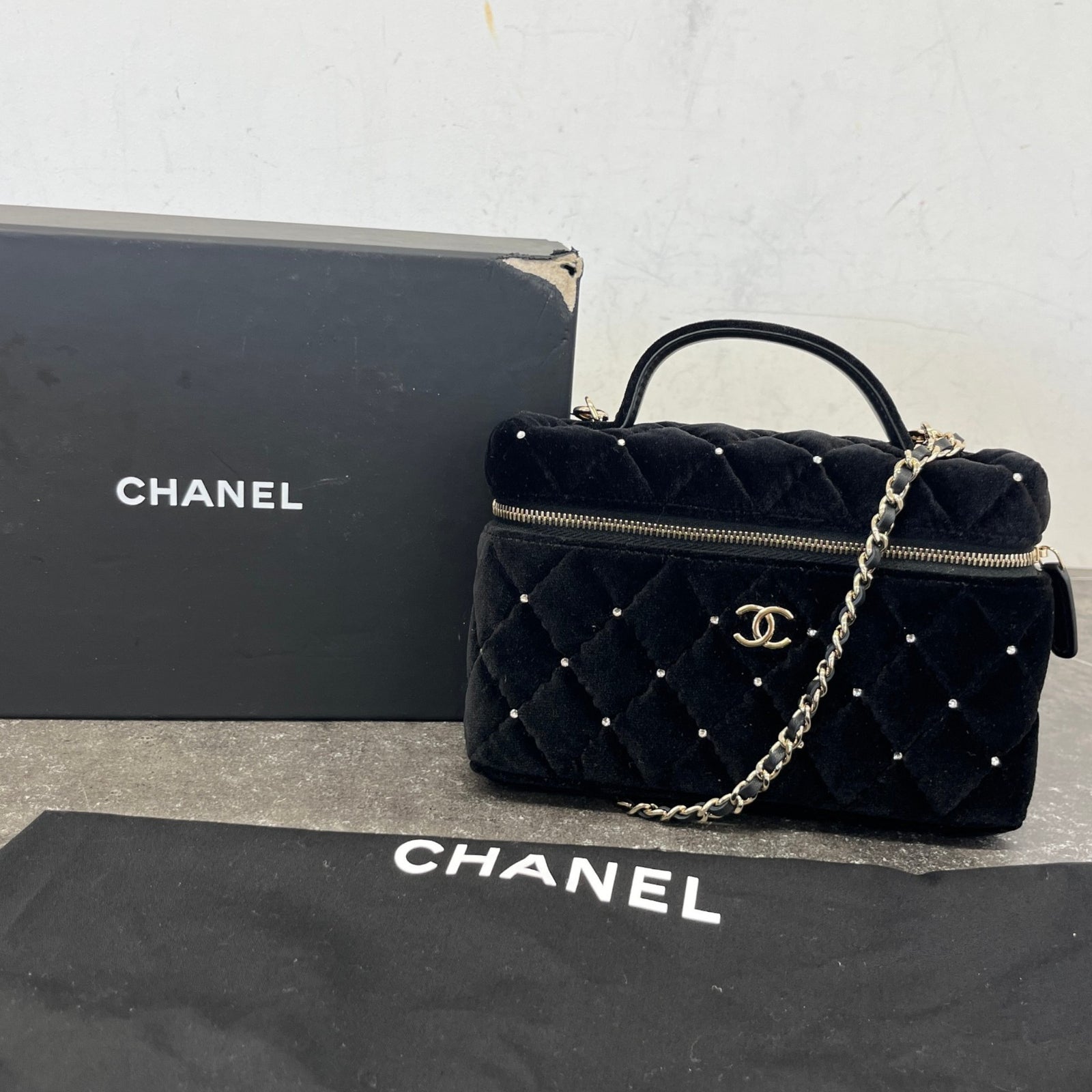Women's Vanity With Chain Velvet Diamante Bag Black - Photo 12