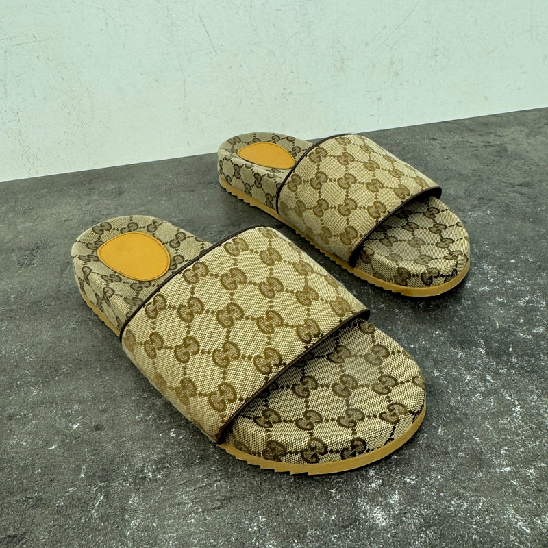 Men's GG Supreme Slides Beige Size UK 9 / EU 43