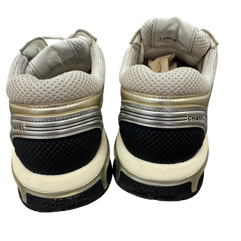 Men's CC Logo Low Trainers Gold Size UK 6.5 / EU 40.5
