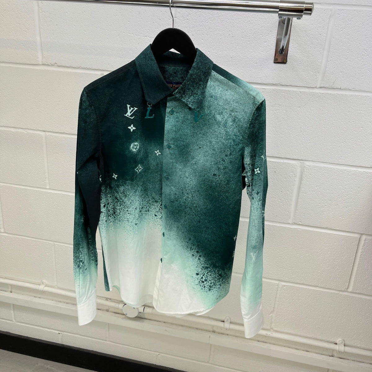 Men's Monogram Spray Graphic Long Sleeve Shirt Green Size S - Photo 10