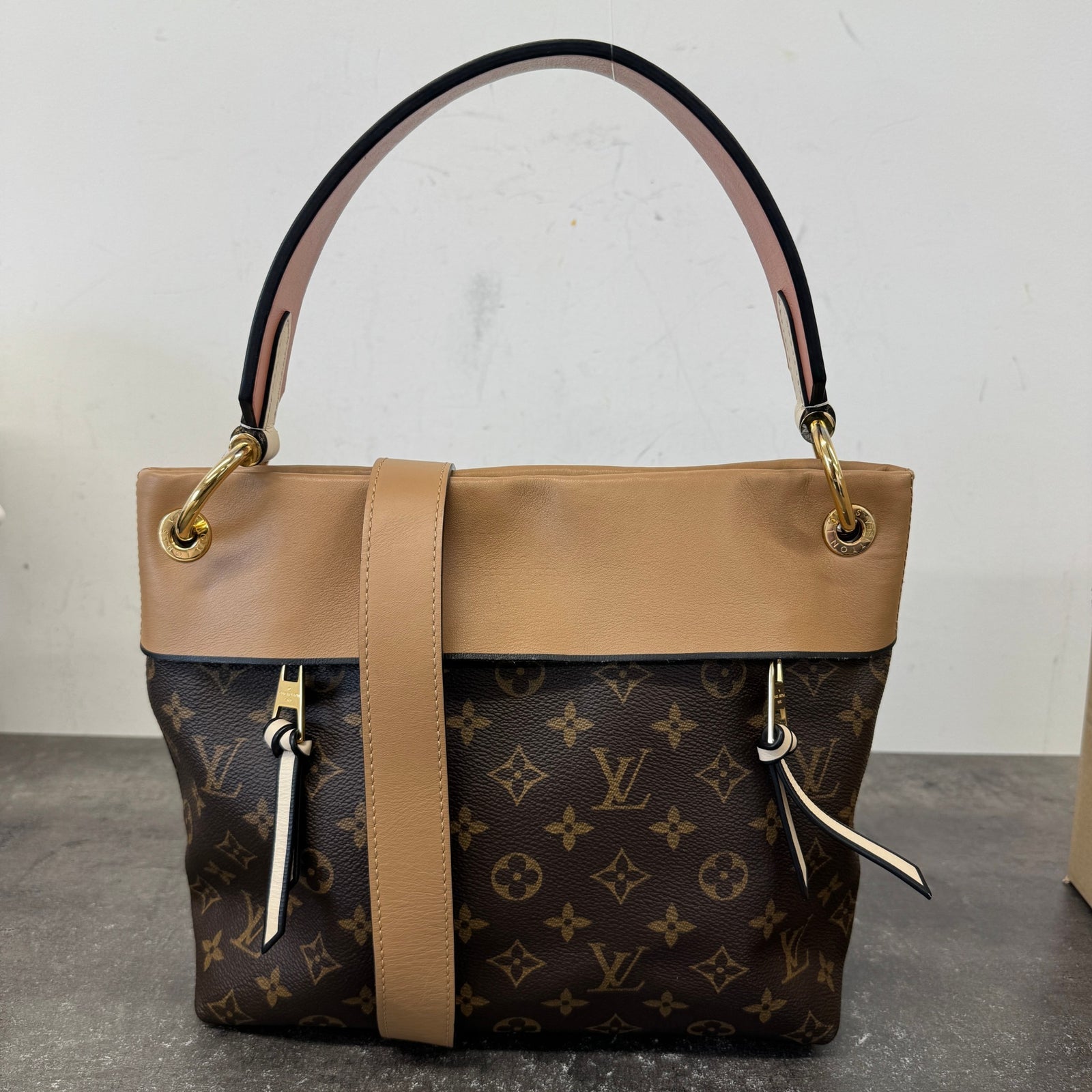 Women's Monogram Tuileries Besace Bag Brown - Photo 11