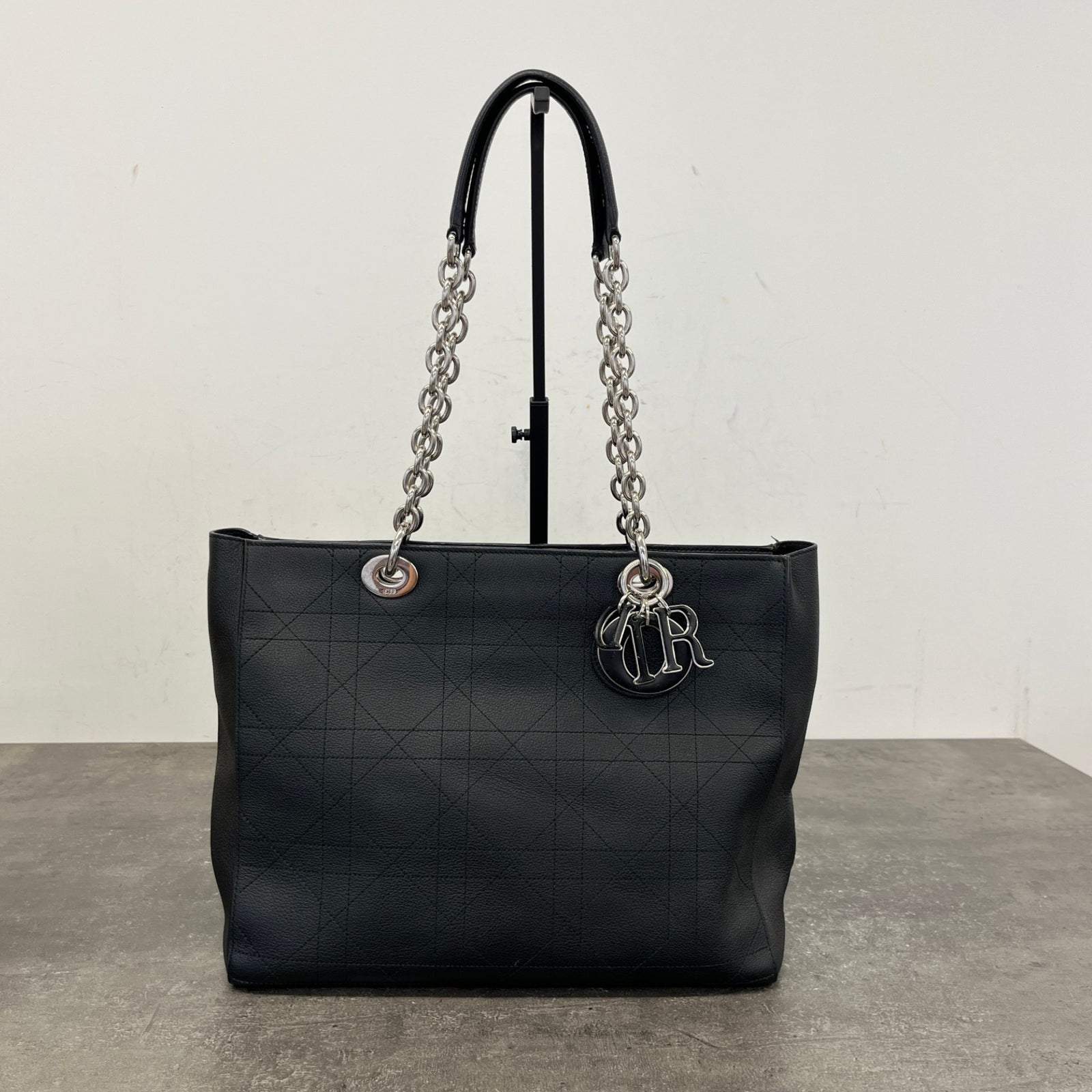Women's Ultradior Tote Handbag Black - Photo 14