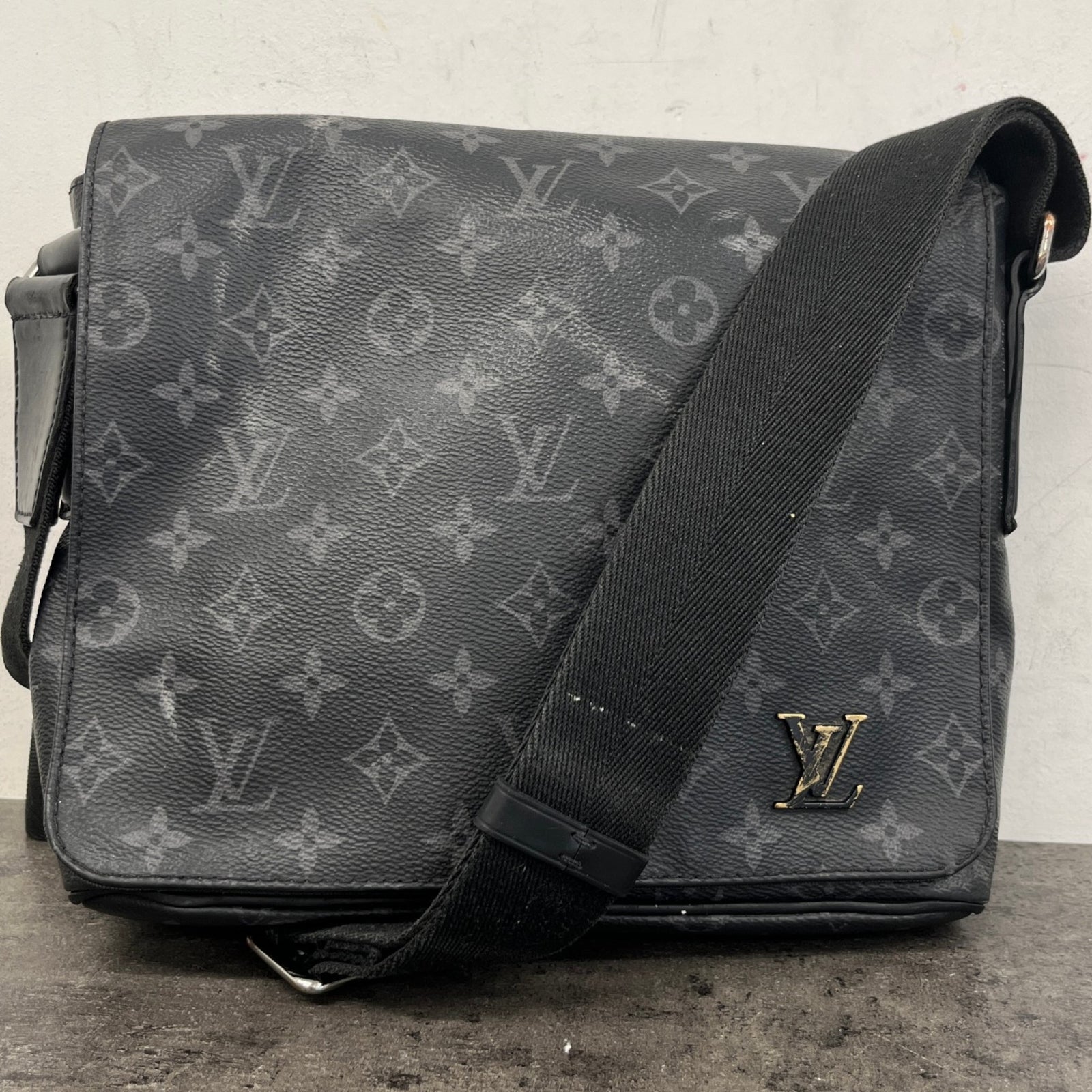 Men's Monogram District Pm Messenger Bag Black - Photo 14