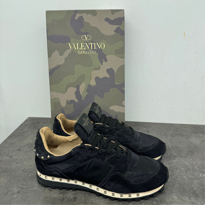 Men's Rockstud Low Trainers Black Size UK 9 / EU 43