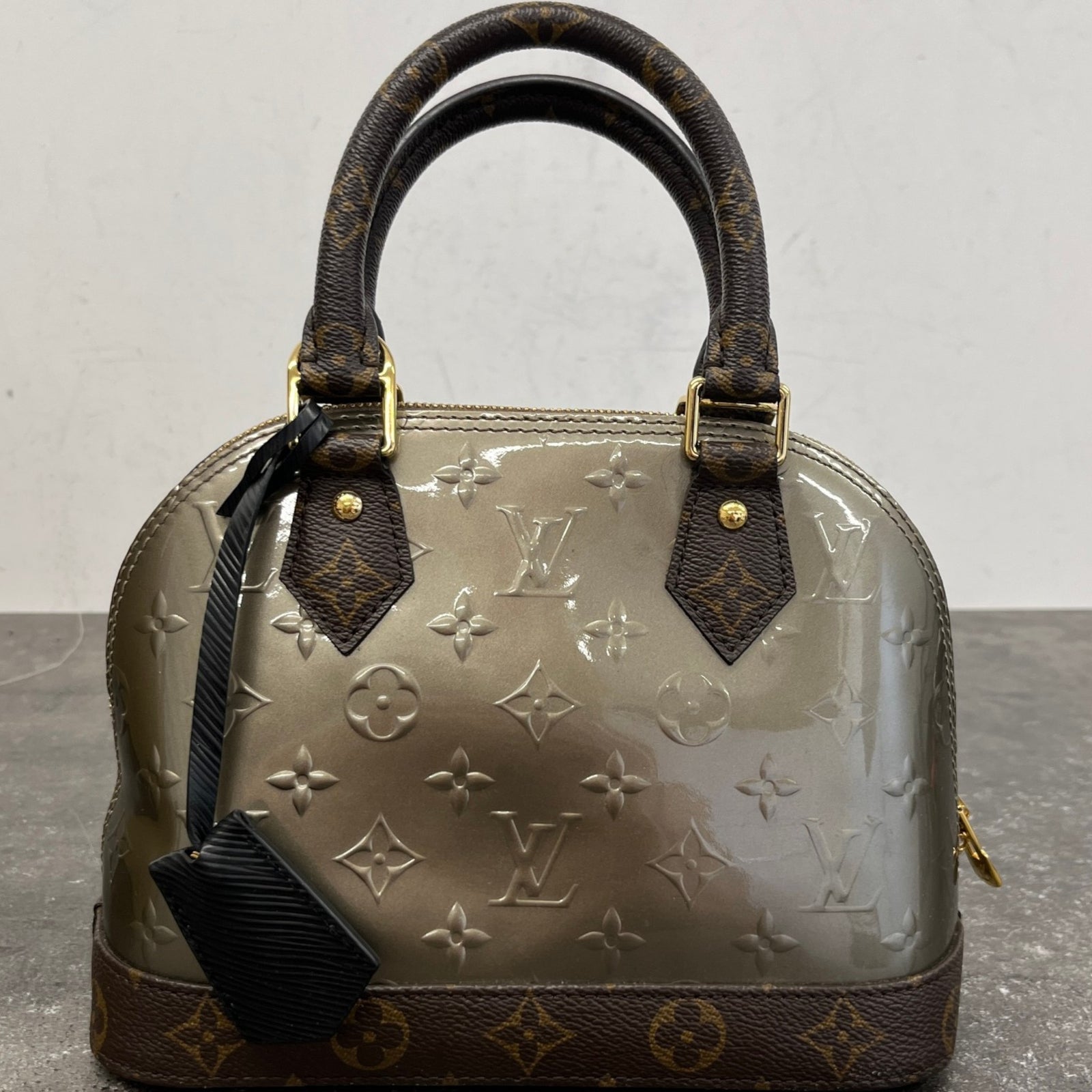 Women's Monogram Vernis Alma Bb Metallise Handbag Brown - Photo 12