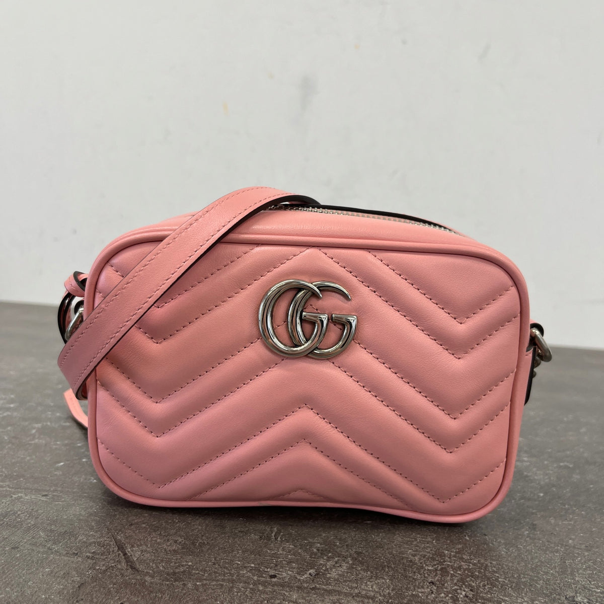 Women's Small GG Marmont Camera Crossbody Bag Pink - Photo 13