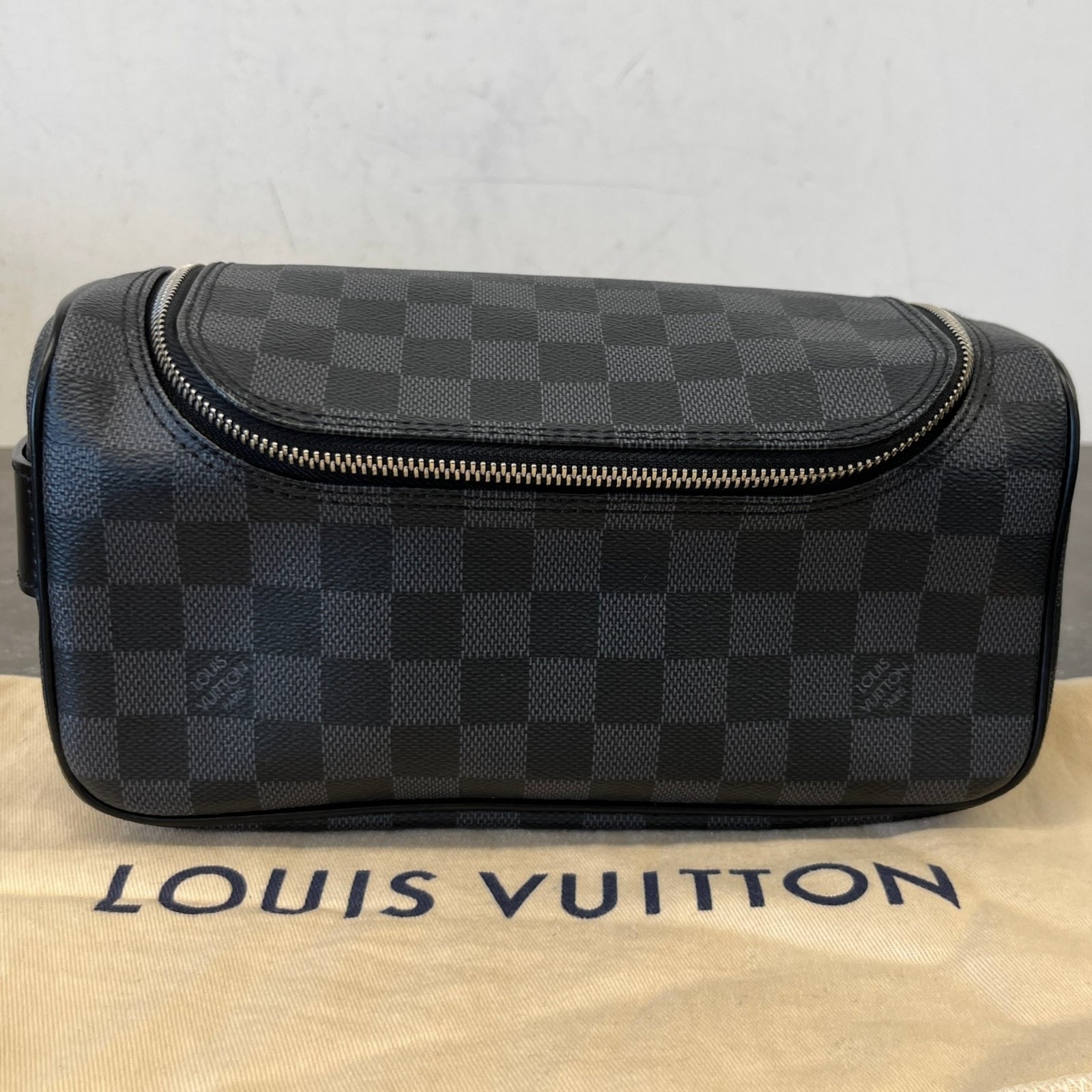 Men's Damier Graphite Toiletry Bag Black - Photo 13