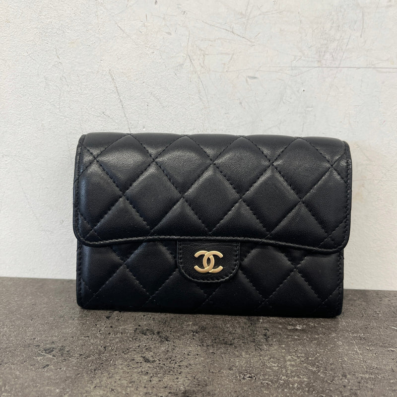 Women's Classic Flap Wallet Black