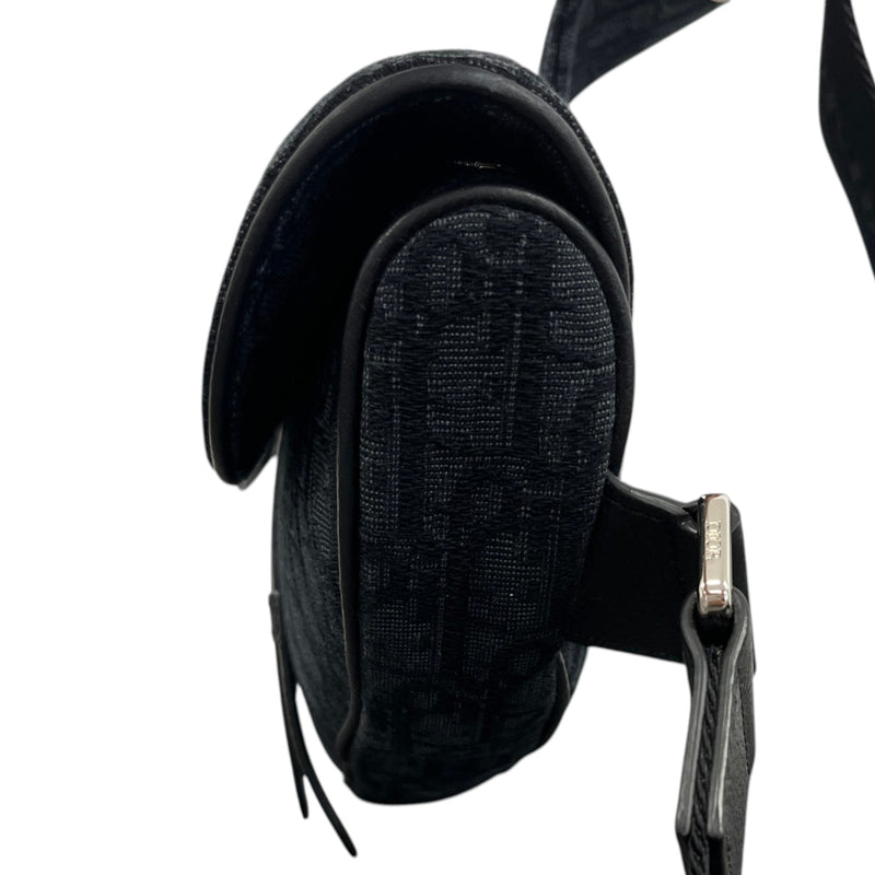 Men's Oblique Saddle Messenger Bag Black