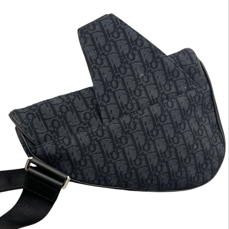 Men's Oblique Saddle Messenger Bag Black