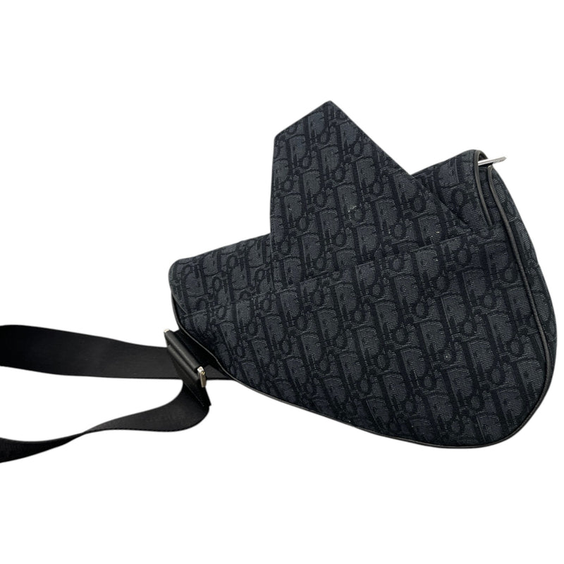 Men's Oblique Saddle Messenger Bag Black
