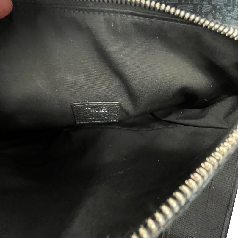 Men's Oblique Saddle Messenger Bag Black