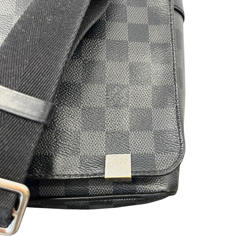 Men's Damier Graphite District Pm Messenger Bag Black