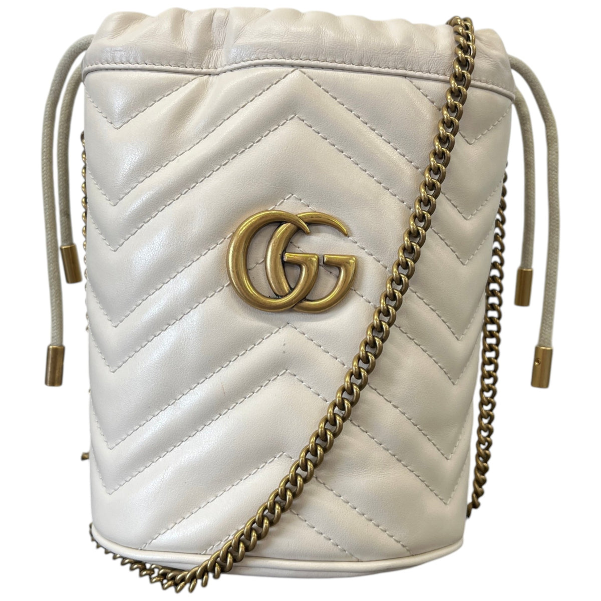 Women's GG Marmont Matelassé Bucket Handbag White - Photo 1