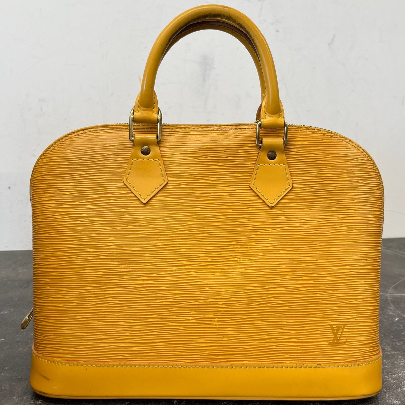 Women's Epi Leather Alma PM Handbag Yellow - Photo 13