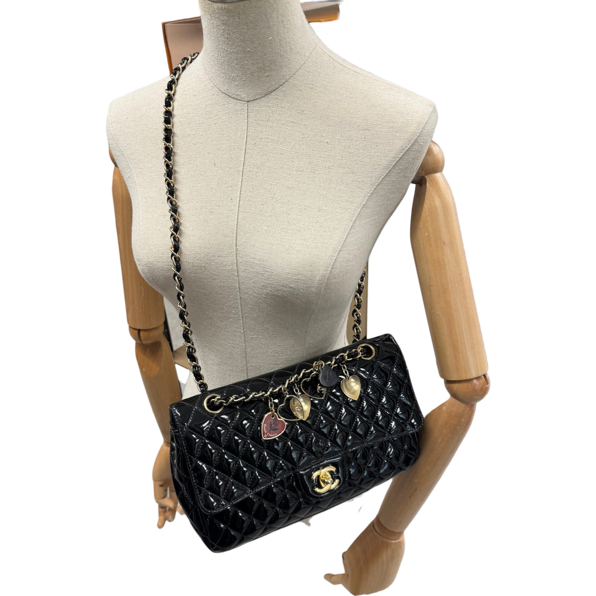 Women's Limited Edition Medium Valentine Flap Handbag Black - Photo 2