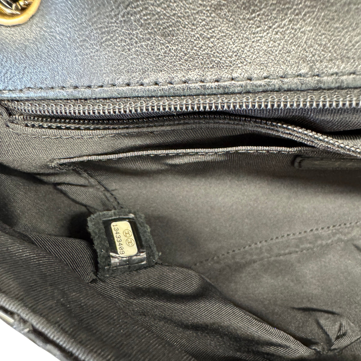 Women's Limited Edition Medium Valentine Flap Handbag Black - Photo 16