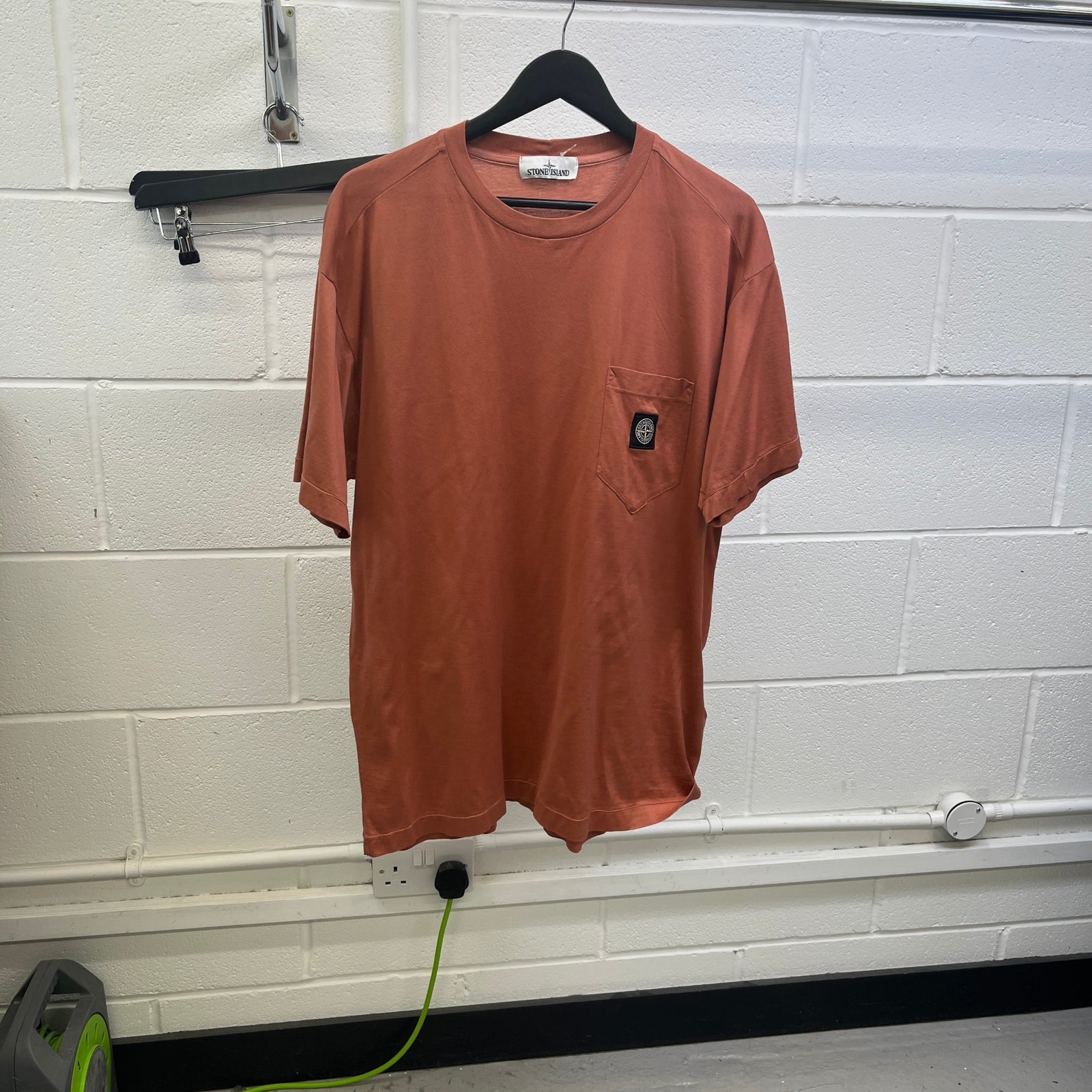 Men's Compass Logo Print T-Shirt Burnt Orange Size XXL - Photo 8