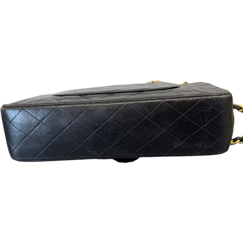 Women's Classic Flap Medium Handbag Black